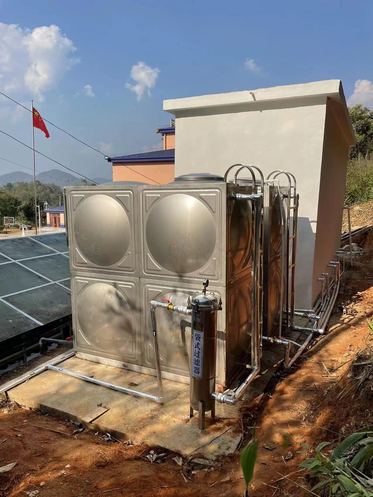 普洱西盟縣某部隊4T/h超濾凈水設(shè)備+變頻供水